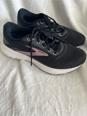 Brooks Women’s Black Athletic Sneakers with Pink Detail